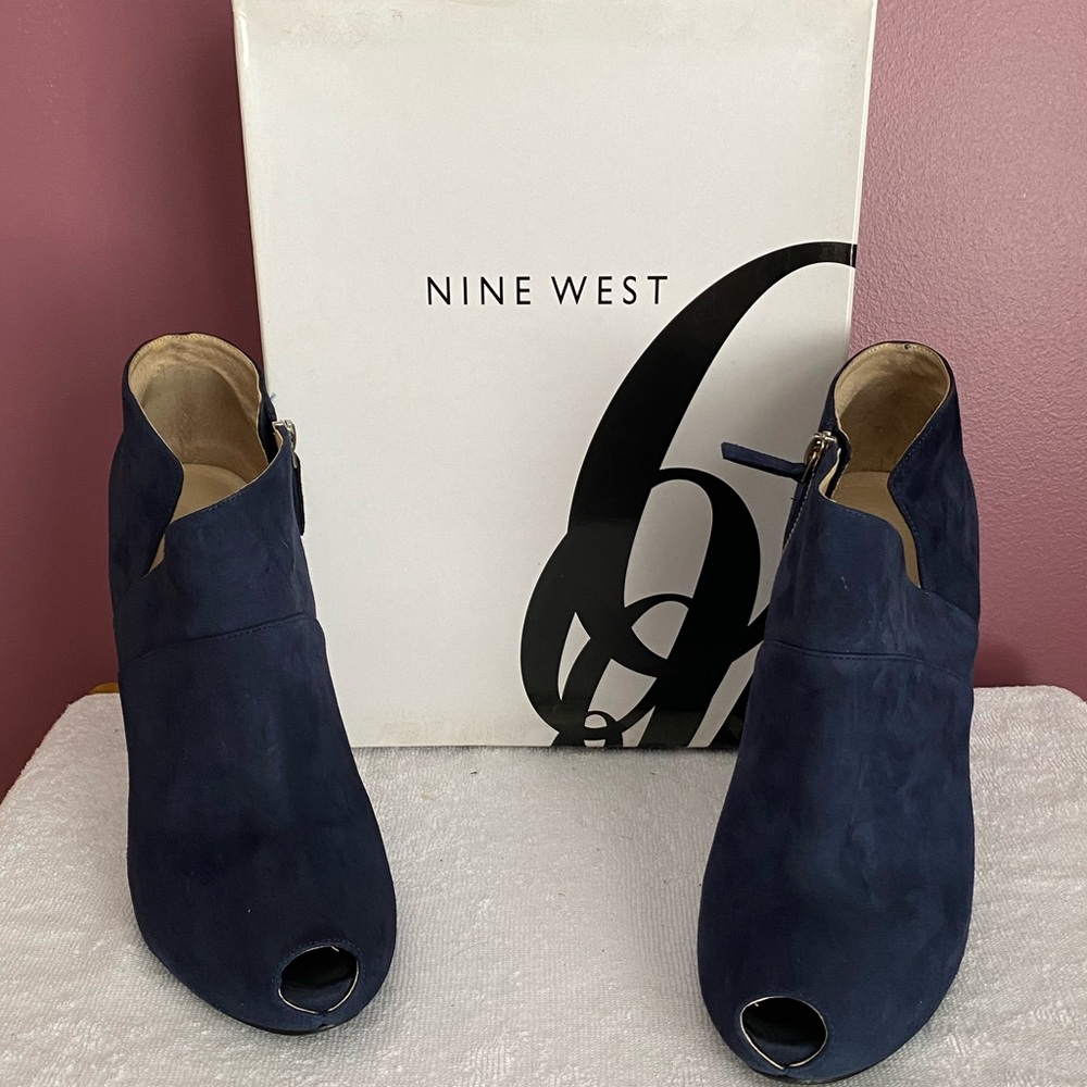 Nine West navy blue soft leather (suede feel) heels